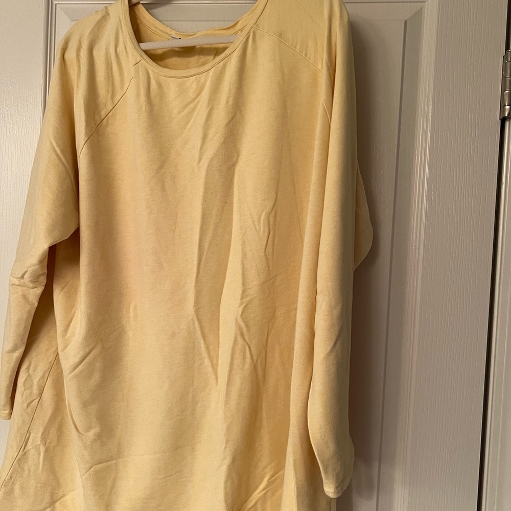Woman’s plus size tunic long sleeve nice and cozy beautiful light yellow.